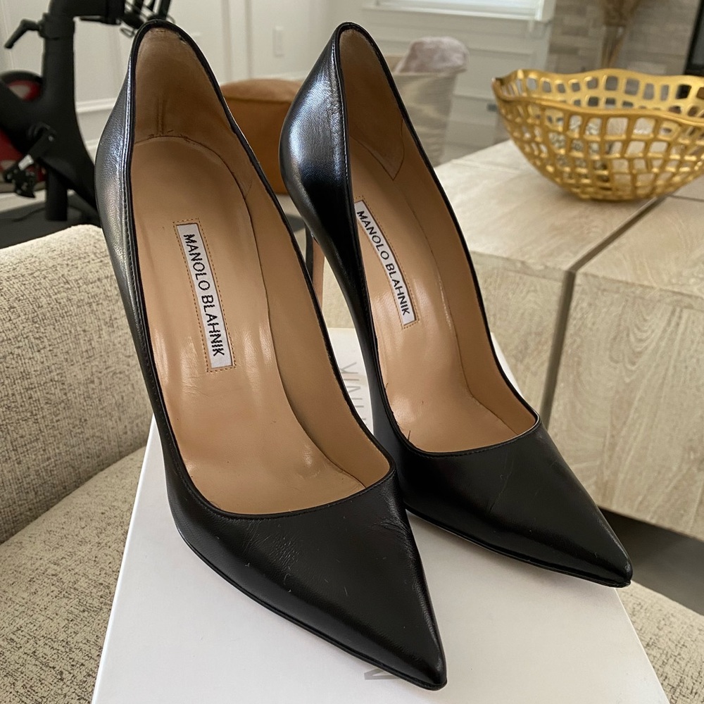 Classic Manolo Blahnik Pumps - Size 7.5